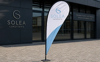 Drapeau publicitaire goutte d'eau teardrop pour devanture commerce et entrée magasin