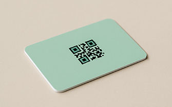 Carte plastique avec QR code unique pour activation