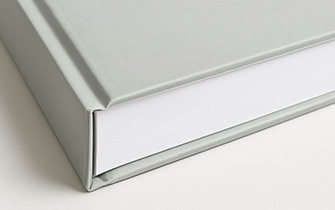 Livre couverture rigide rembordée, aspect premium et durable
